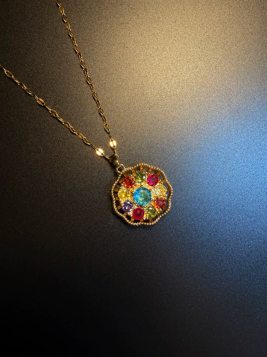 Vintage Style Colorful Crystal Spinner Necklace - Rotatable Gold Flower Pendant