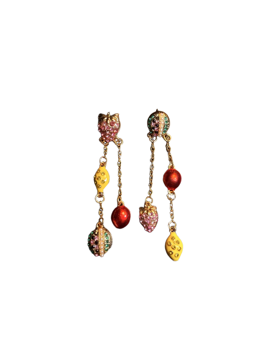 أقراط متدلية غير متطابقة من YYBB Jewelry بتصميم الفواكه مع شرابات وحبات الراينستون واللؤلؤ وزخارف المينا، أسلوب بوهيمي مرح وبيان