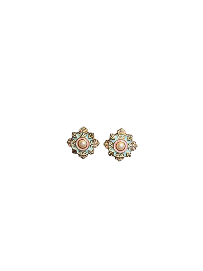 Pendientes de botón YYBB Jewelry Vintage Filigrana Esmalte Perla en azul pálido, estilo barroco floral en oro antiguo
