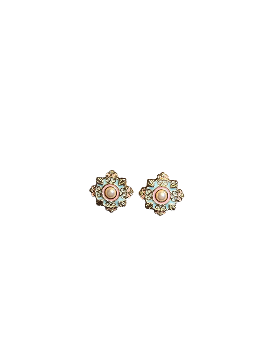 أقراط YYBB Jewelry بتصميم فينتاج مزخرف ومينا ولؤلؤ بلون أزرق فاتح، نمط باروك زهري فاخر بلمسة ذهبية عتيقة