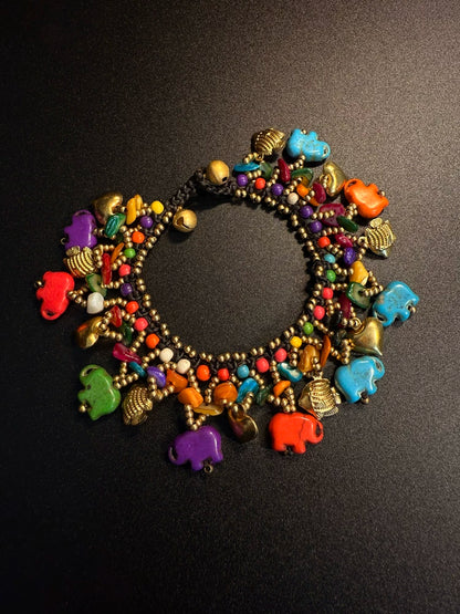 Vintage-Stil Buntes Elefanten-Anhängerarmband - Boho Tier-Schmuck