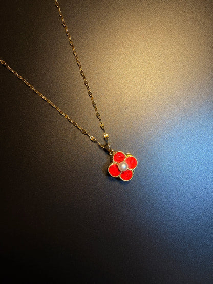 Collier style vintage avec trèfle rouge tournant - Pendentif chance en perles en ton or