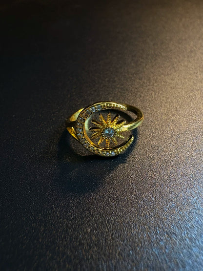 Vintage Style Sun And Moon Ring - Gold Tone Celestial Crystal Jewelry