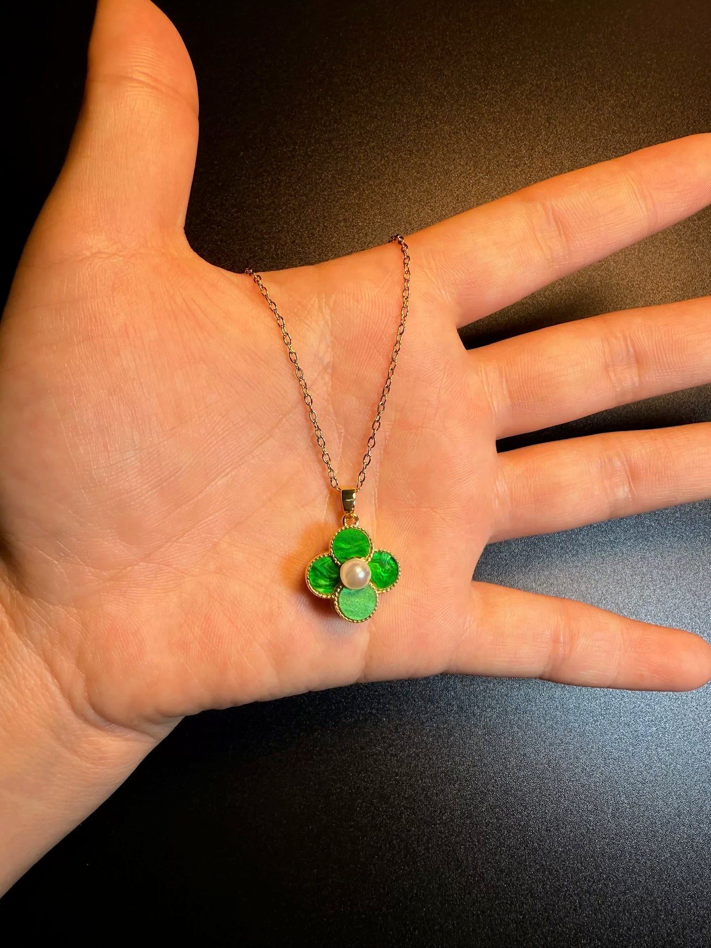 قلادة دوارة بتصميم ورقة البرسيم الخضراء من YYBB Jewelry، سلسلة رقيقة بلون ذهبي، هدية مجوهرات رومانسية أنثوية