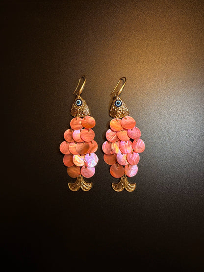 أقراط متدلية بتصميم سمكة من صدفة وردية عتيقة من YYBB Jewelry مع عين حسد، وأسلوب بوهيمي ساحلي طويل