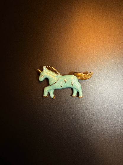 YYBB Jewelry ミントグリーン ユニコーン ブローチ ゴールドトーン エナメル ヴィンテージ風 ファンタジー ステートメントピン レトロスタイル向け