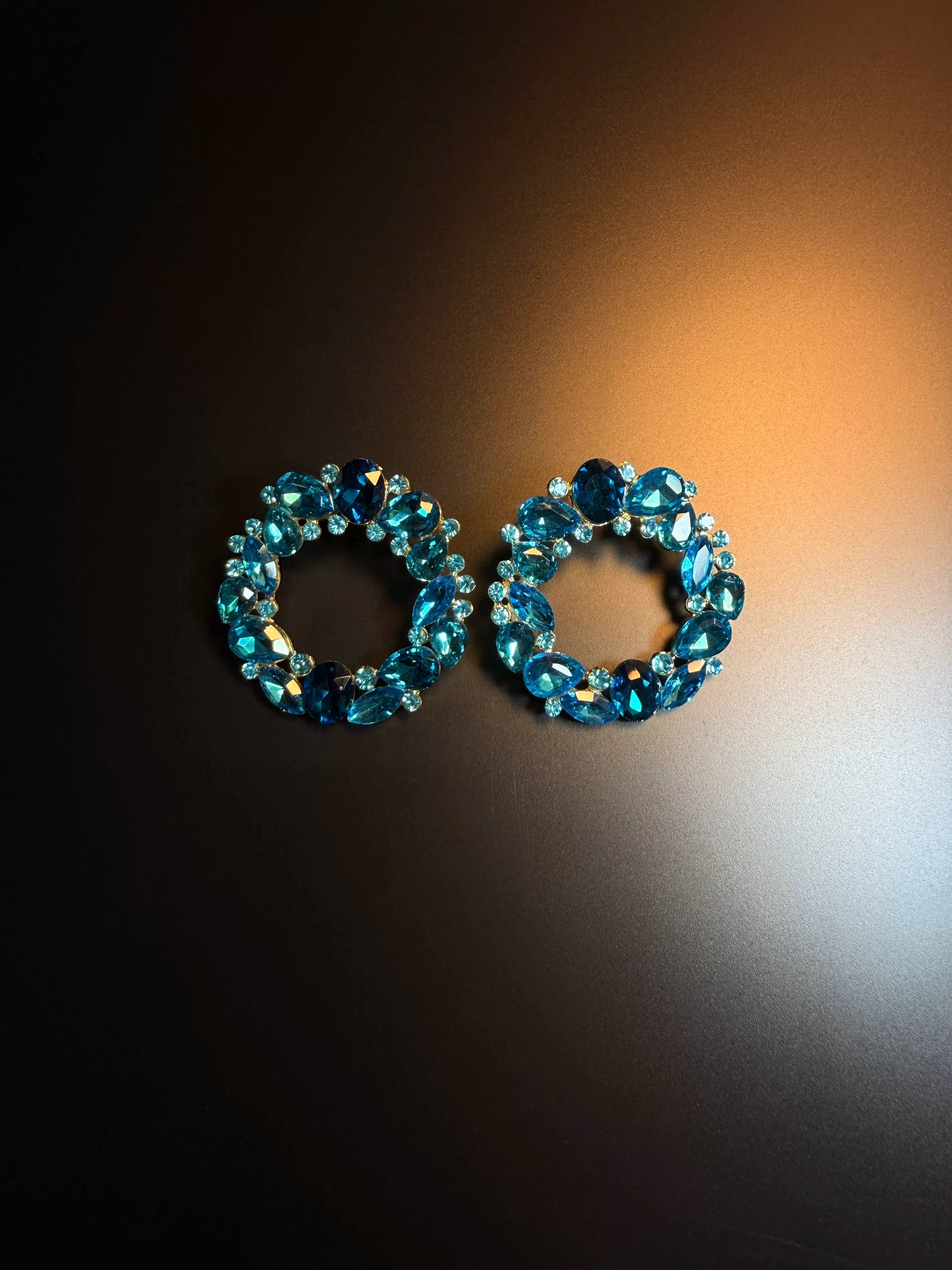 YYBB Jewelry Vintage Blue Crystal Wreath Statement Stud Earrings Rhinestone Halo Design with Mid-Century Glamour