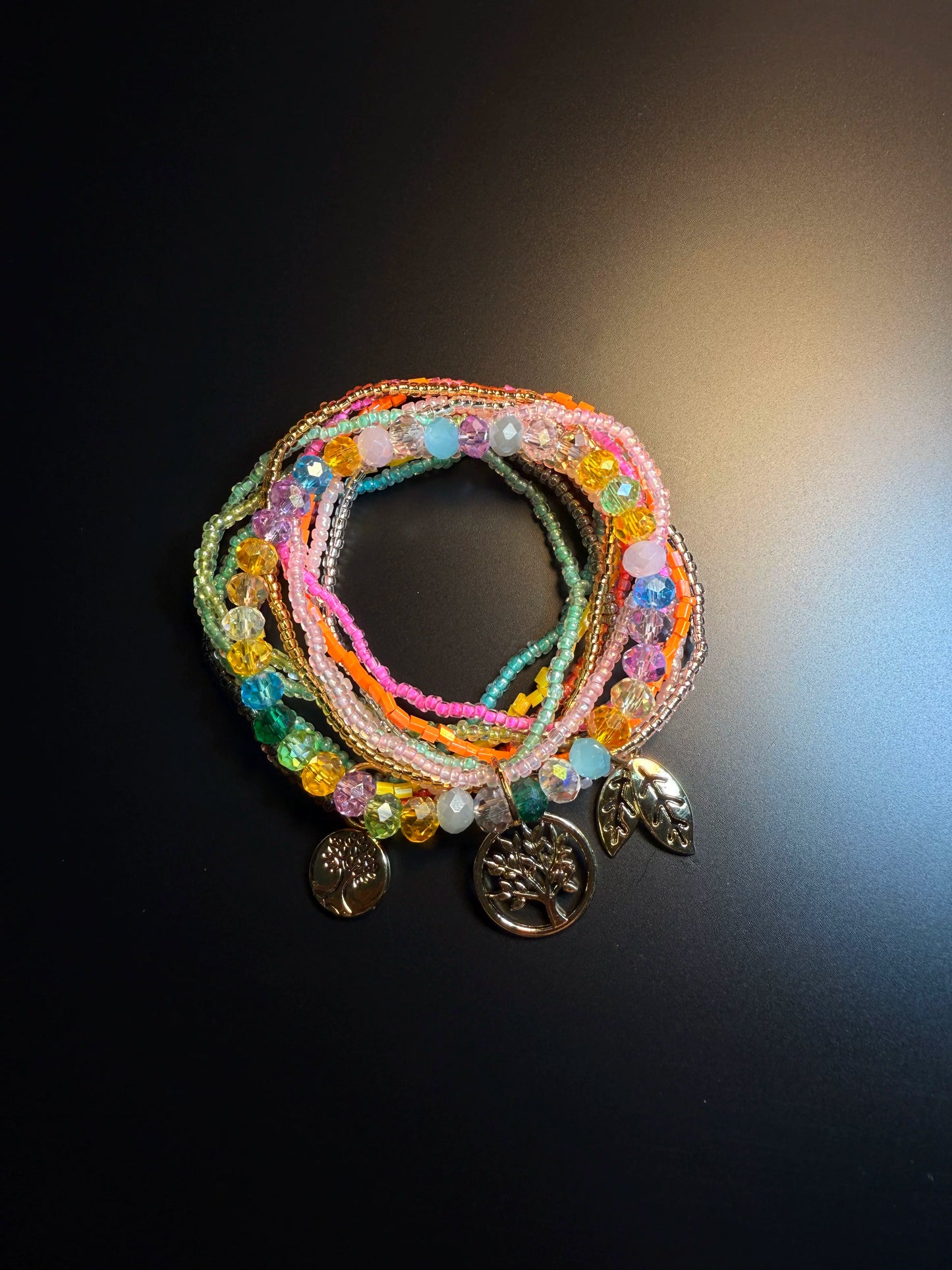 سوار لفّ خرز ملون من YYBB Jewelry مع تعليقة شجرة الحياة، متعدد الطبقات، قوس قزح يدوي الصنع بأسلوب بوهيمي