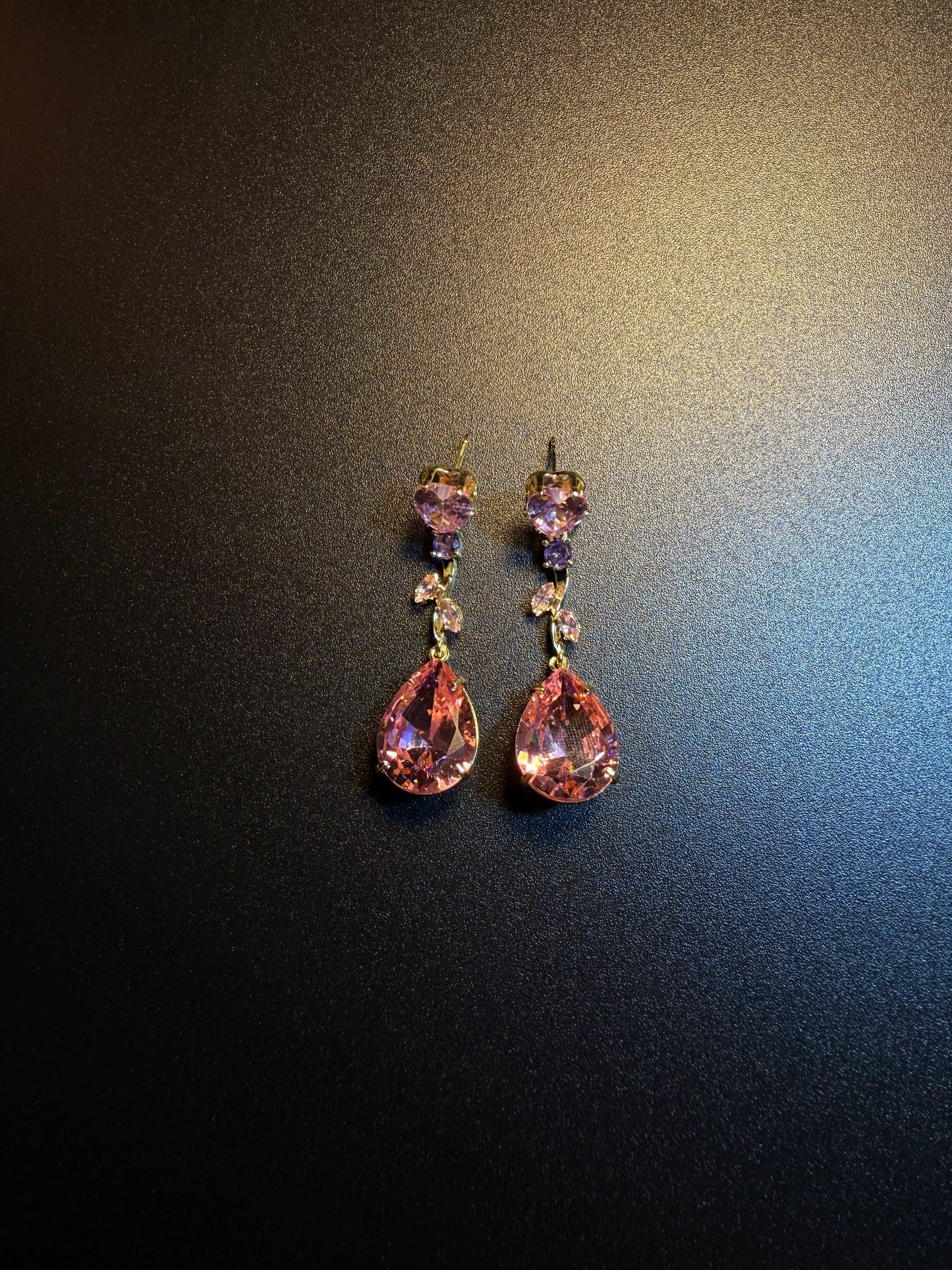 أقراط متدلية بكريستال وردي عتيق من YYBB Jewelry مع مسامير قلب، دلايات دمعة نباتية بلون ذهبي، وأسلوب بوهيمي فاخر