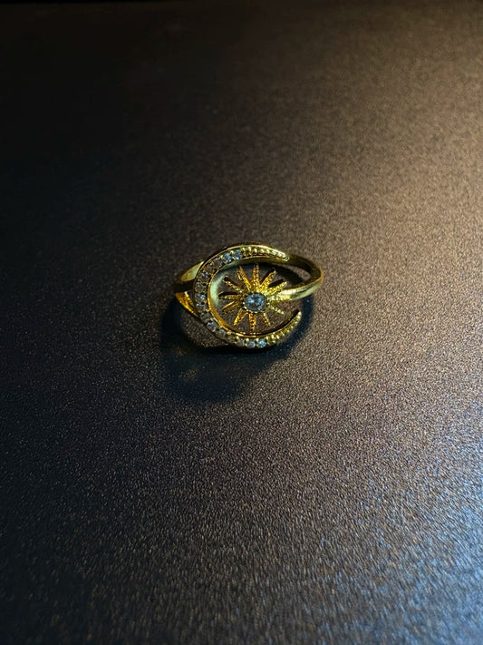 Vintage Style Sun And Moon Ring - Gold Tone Celestial Crystal Jewelry