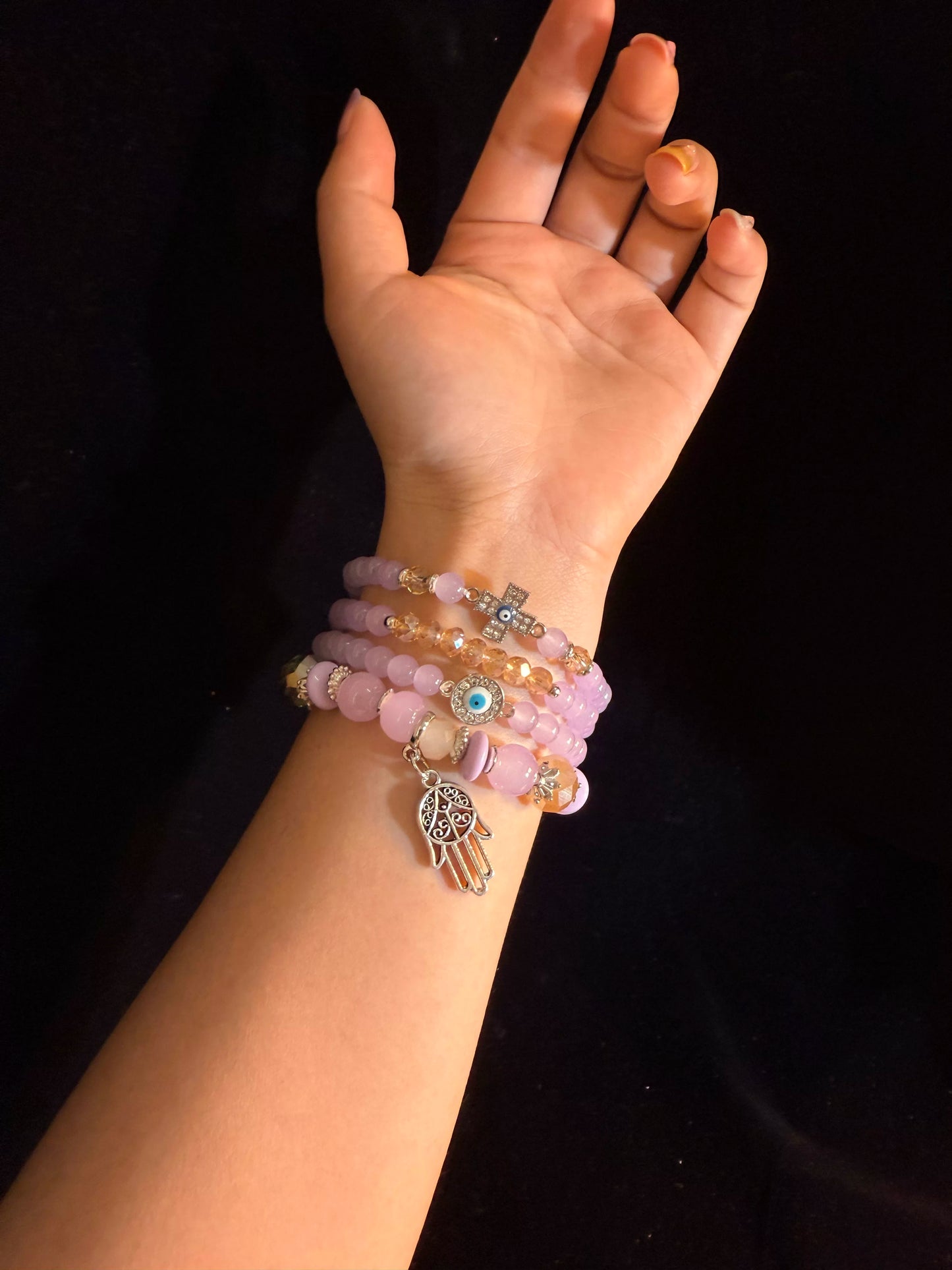 YYBB Jewelry Lot de 4 bracelets en perles lilas avec breloques main Hamsa, œil protecteur et croix, style bohème spirituel