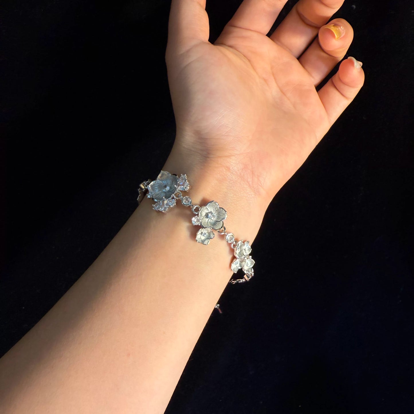 YYBB Jewelry Vintage Silver Floral Crystal Camellia Vine Bracelet with Adjustable Clasp for Bridal and Evening Style
