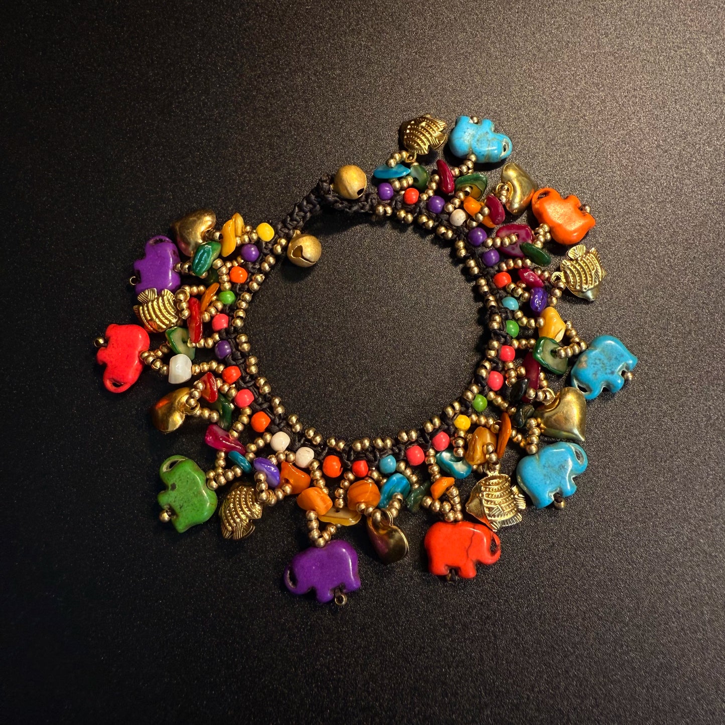 Vintage-Stil Buntes Elefanten-Anhängerarmband - Boho Tier-Schmuck